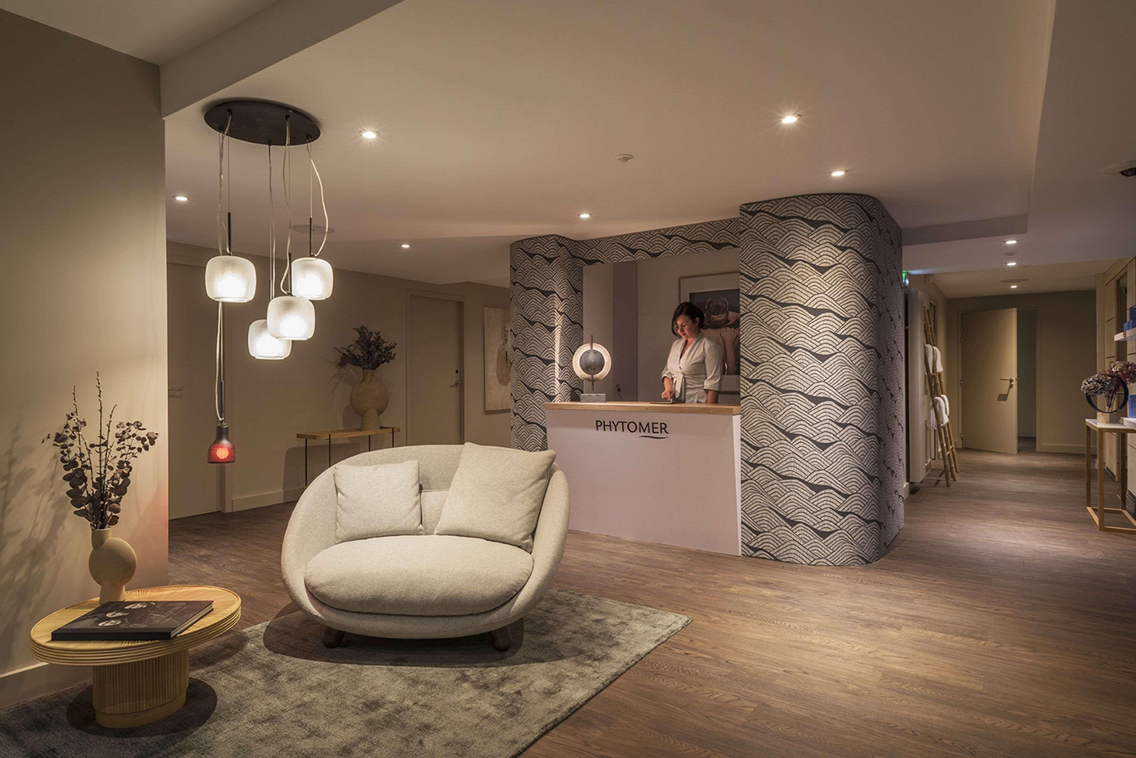 Отель Golden Tulip Saint Malo- Le Grand Be Экстерьер фото